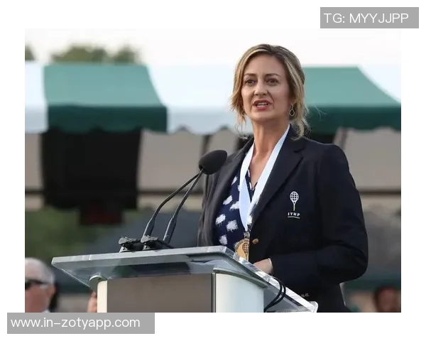 皮尔斯坦言第一次约会不亲吻女孩坚持原则展现绅士风度