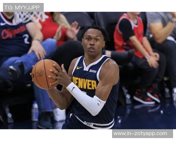 沃特森表现稳定半场7投4中斩获10分三分球精准命中1次